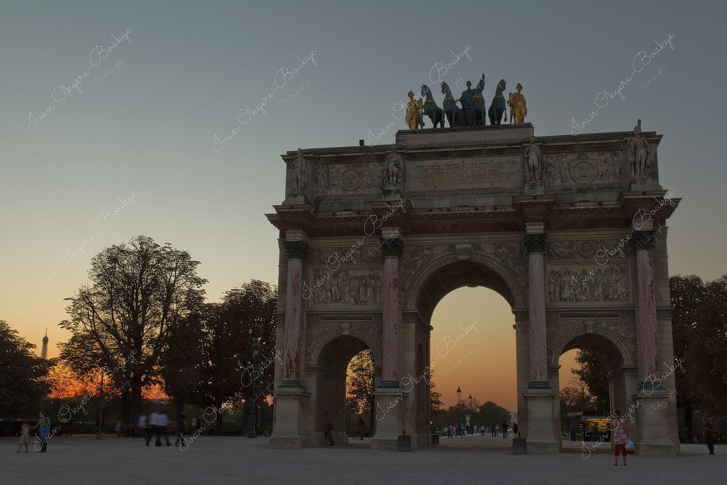 The Arc de Triomphe du Carrousel at sunset in Paris, France