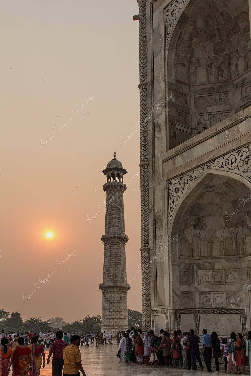 Sunset at the majestic Taj Mahal in Agra, India