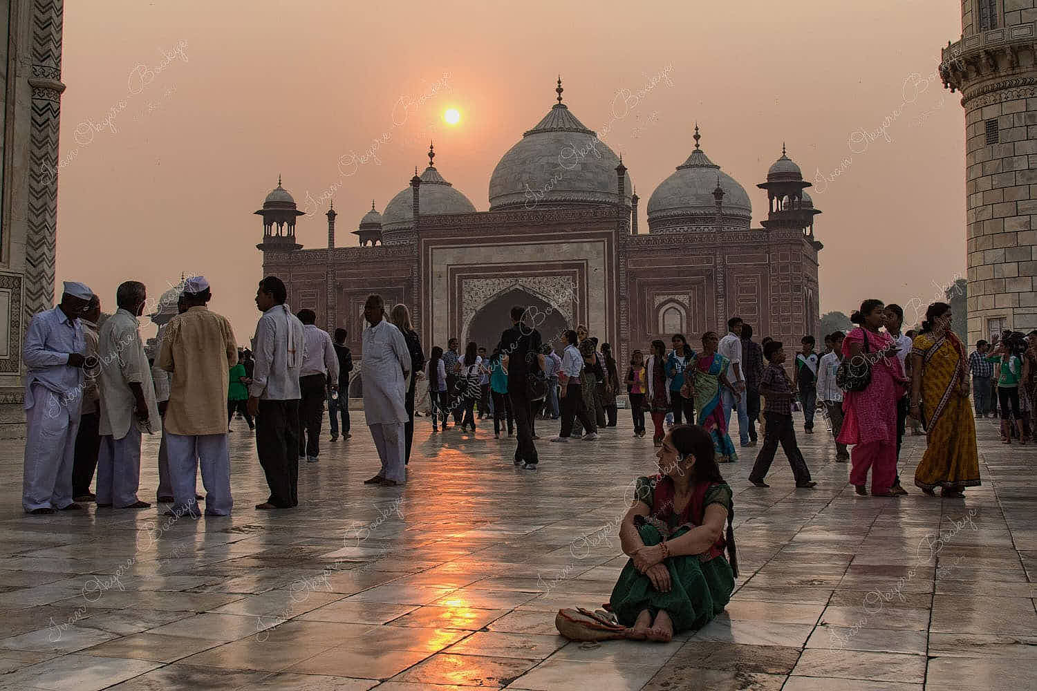 Mehmankhana (Guesthouse) in Taj Mahal at sunset in Agra, India