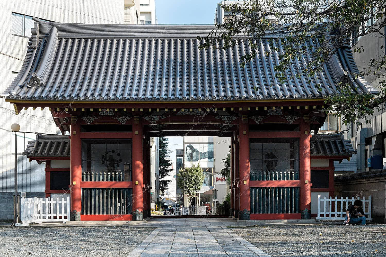 Beautiful traditional temple gate in urban Tokyo, Japan