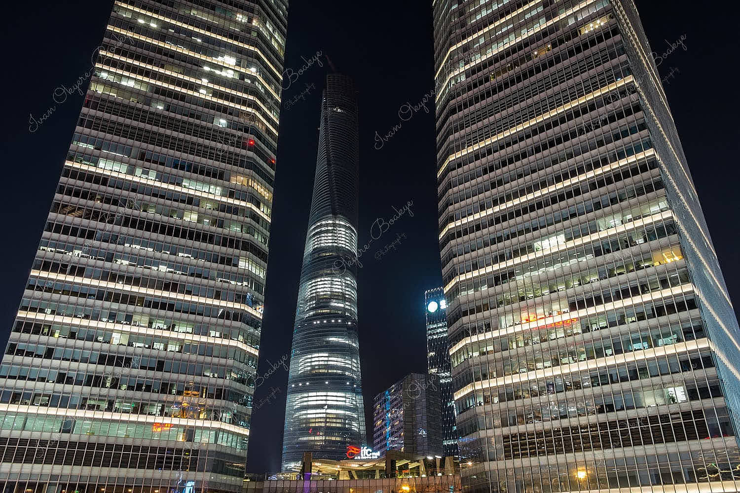 Illuminated Shanghai Tower between 2 skyscraper buildings in Pudong, Shanghai, China