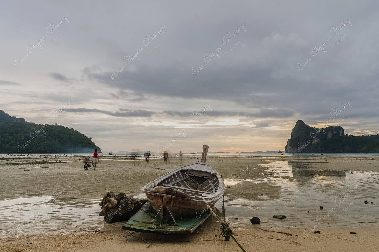 Boat; Ko Phi Phi; Ko Phi Phi Don Beach; Mountains; Thailand