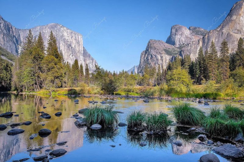 El Capitan mountain and Bridalveil Falls from Gates of the Valley in Yosemite National Park, California, America El Capitan mountain and Bridalveil Falls from Gates of the Valley in Yosemite National Park, California, America