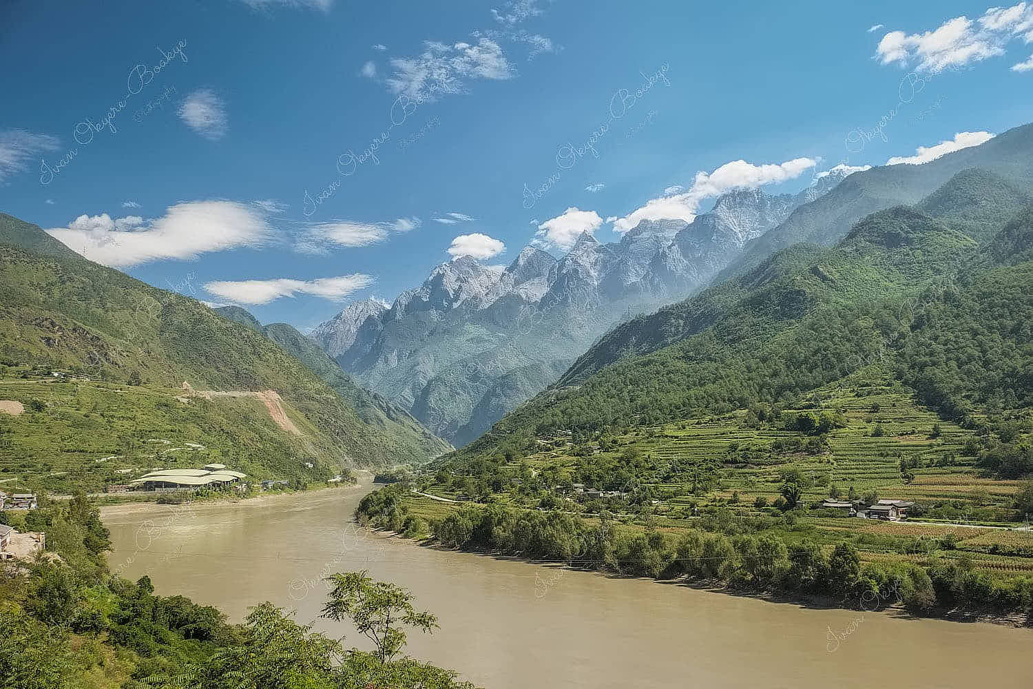 Panoramic view of the First Bend of Yangtze River and majestic Jade Dragon Mountain peaks in Shangri-La, Shanghri-La, Yunnan, China